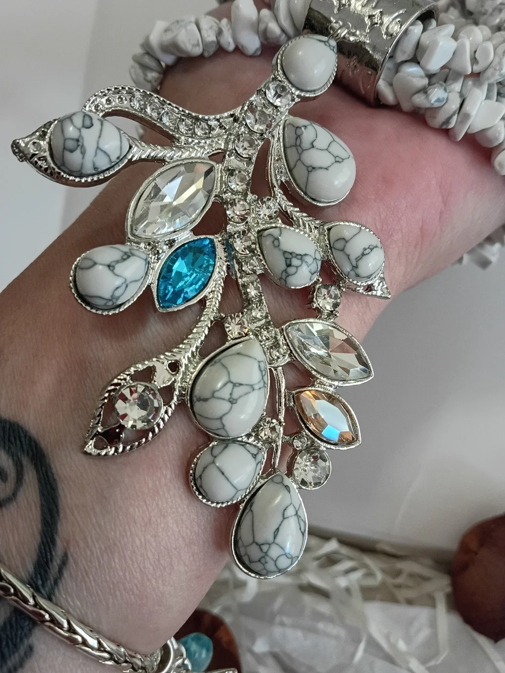 JTV White Howlite Chip Necklace with Silver Leaf Pendant and Aquamarine Accent